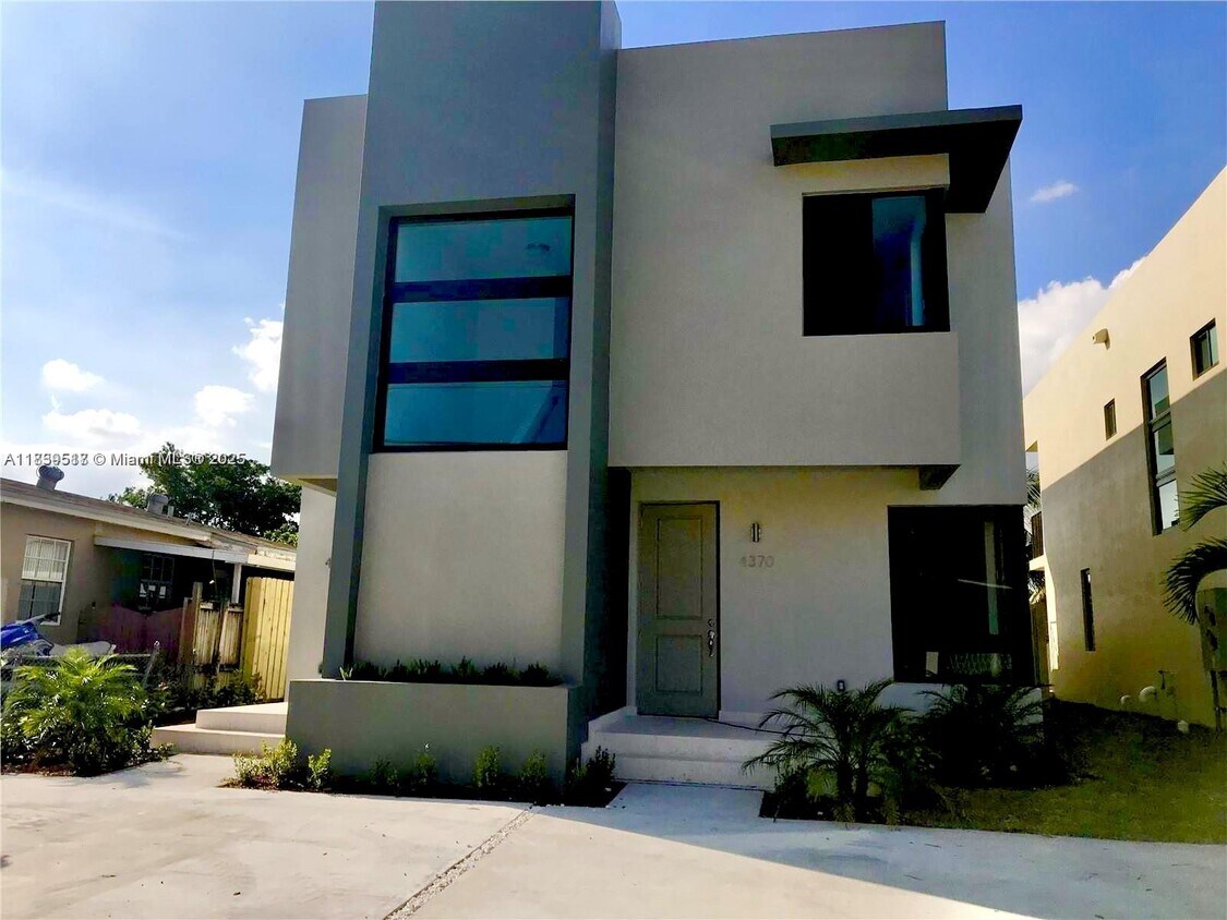 Foto principal - 4370 E 10th Ave