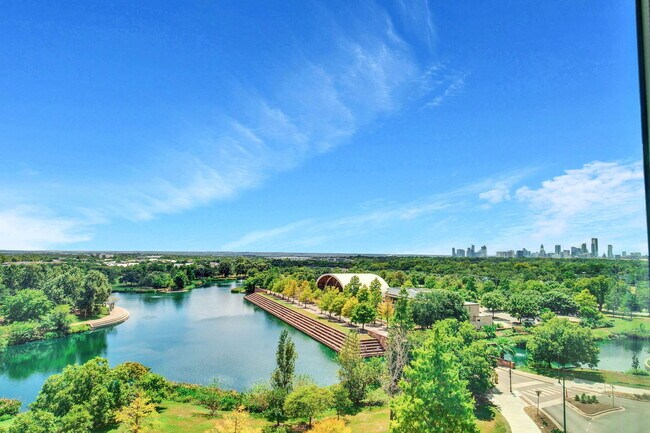 Foto del edificio - 1701 Simond Ave Ave