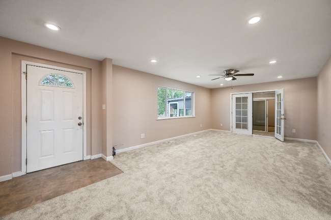 Building Photo - 5520 Coyote Ln