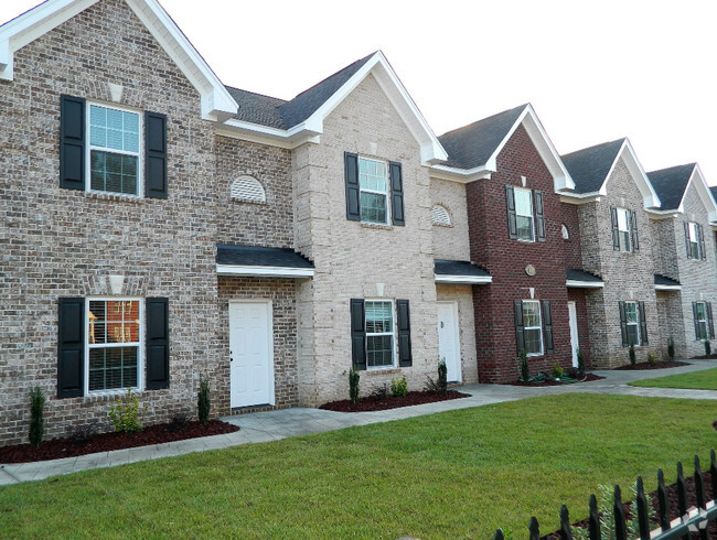 Building Photo - Stroud Townhomes