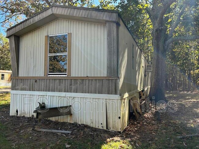 Building Photo - 320 Coleman Rd