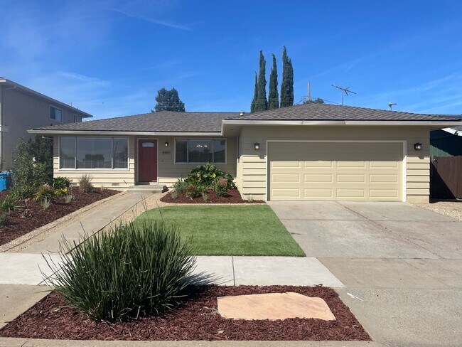 Foto del edificio - Beautifully Remodeled 3BR/2BA Home with Modern Finishes