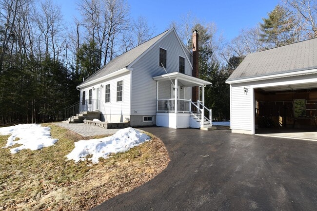 Building Photo - 15 Sabatus Rd