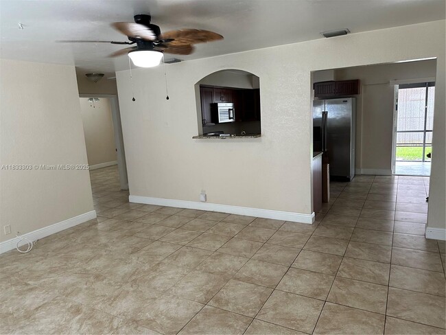 Building Photo - 1695 Julie Tonia Dr