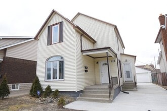 Building Photo - 1033 Langlois Ave