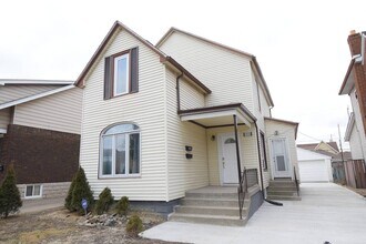 Building Photo - 1033 Langlois Ave