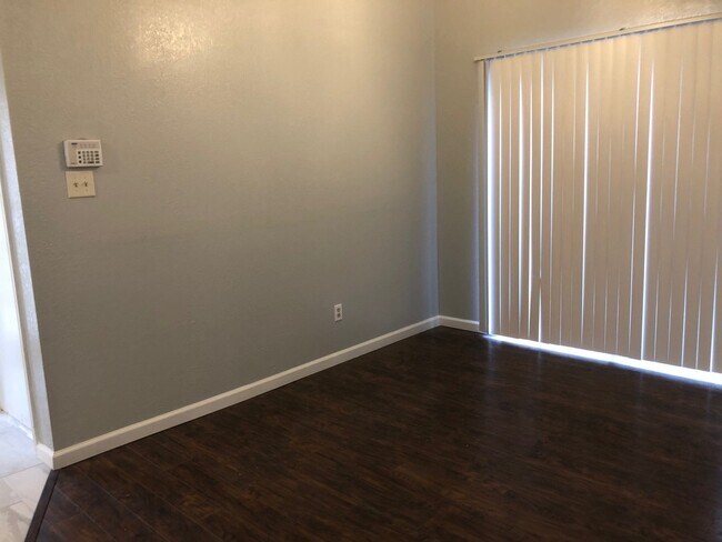 Foto del edificio - 3/2/2 Great neighborhood!  Move in Ready!