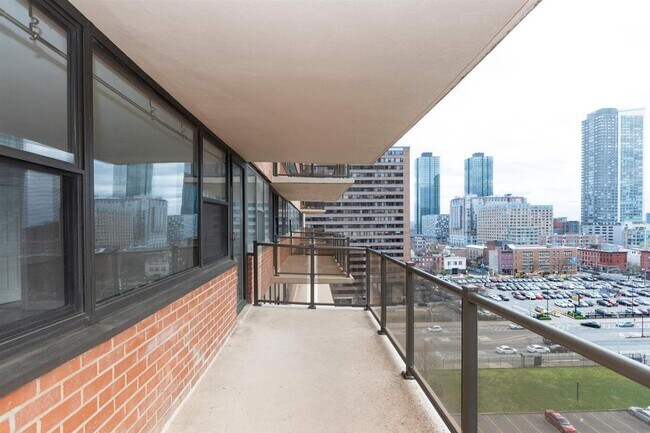 Foto del edificio - 270 Marin Blvd