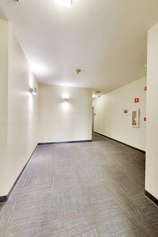 Building Photo - 1524 1st Ave