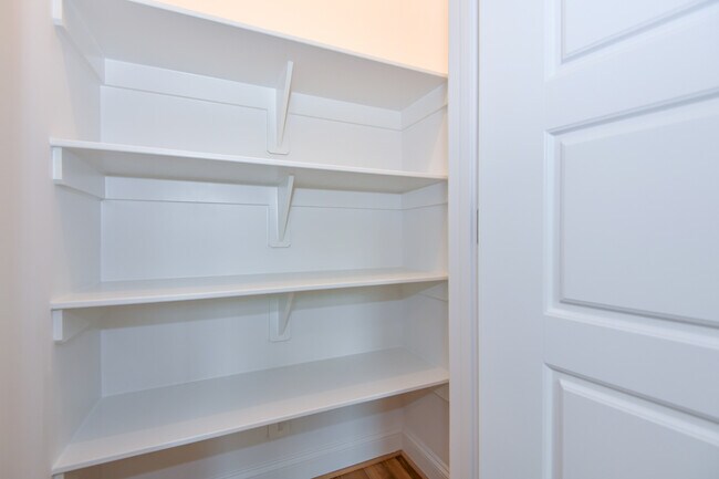 Foto del edificio - 1739 Crest Rd