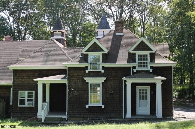 Building Photo - 380 Claremont Rd
