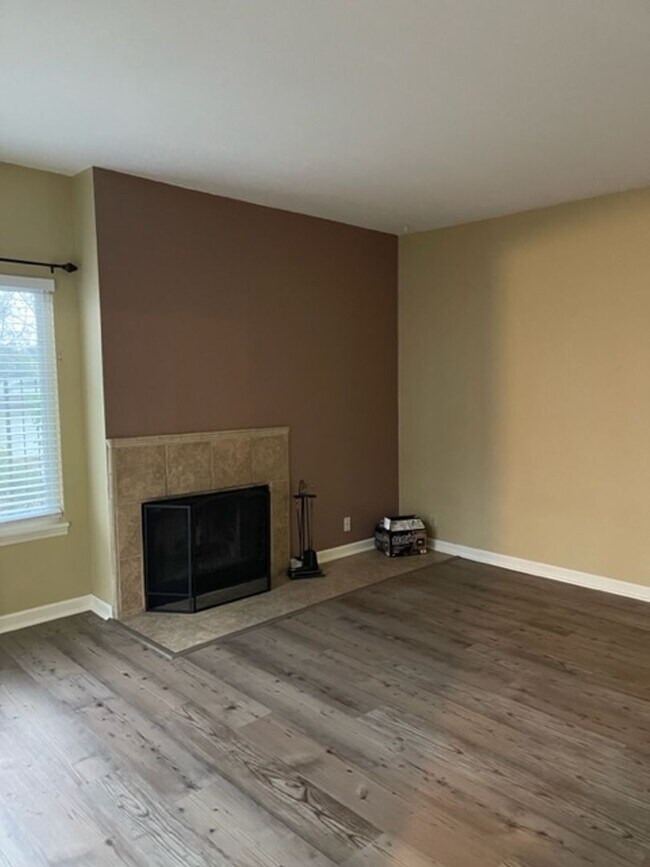 Foto del edificio - Beautiful Bottom Floor Unit in Ridgecrest Condos! Month to Month Lease!