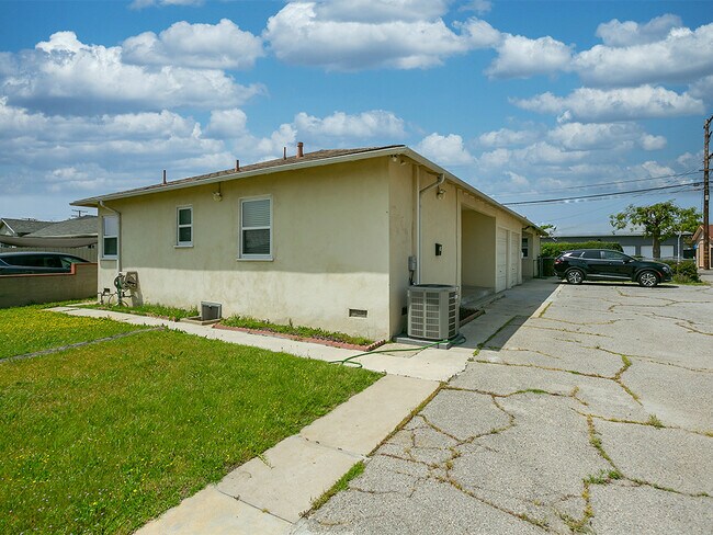 Foto del edificio - 2439 N Lincoln St