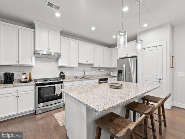 Building Photo - 2324 Wind Charm St