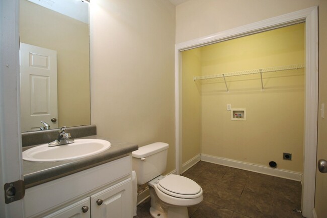 Foto del edificio - 3 Bedroom. 2.5 Bathroom Townhome in Pennin...