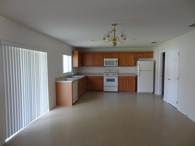 Building Photo - 3 Bedroom, 2.5 Bathroom Home with Bonus Lo...