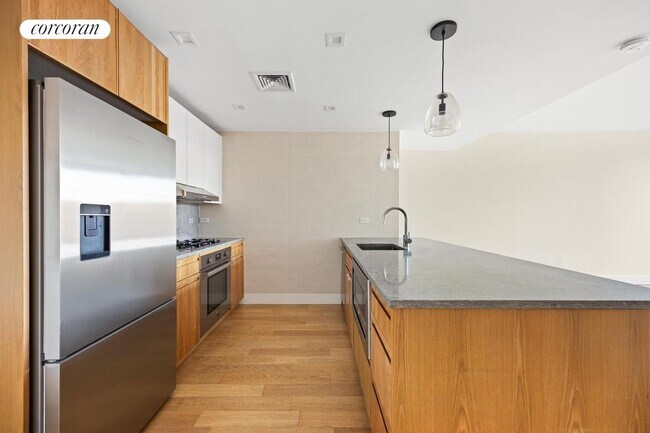 Foto del edificio - 264 Webster Ave