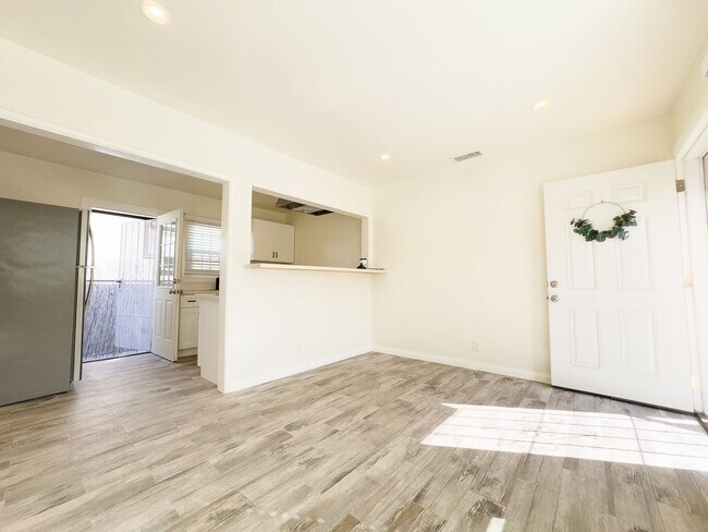 Foto del edificio - 1 Bed / 1 Bath Back House For Rent | Remod...