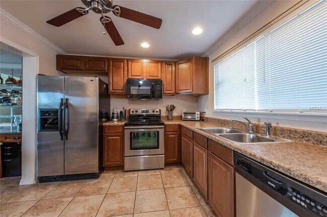 Foto del edificio - 6315 Newtown Cir