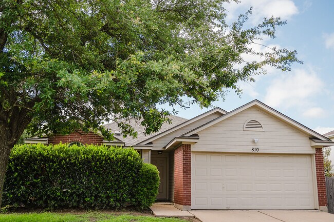 Foto del edificio - 810 Faircrest Dr