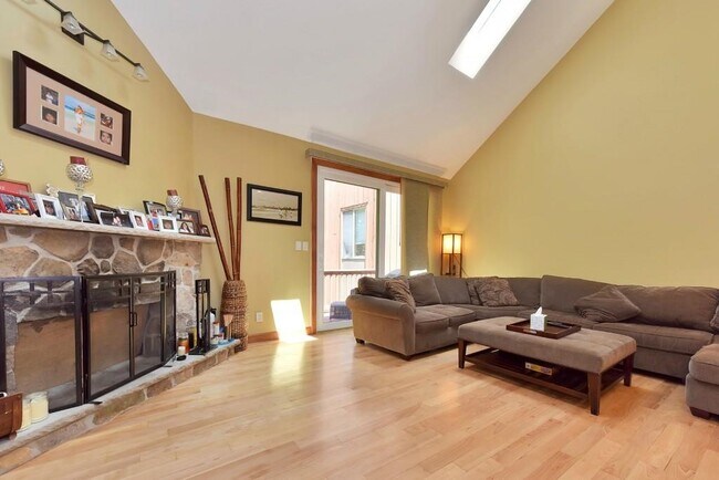 Building Photo - 600 Sanderling Ct