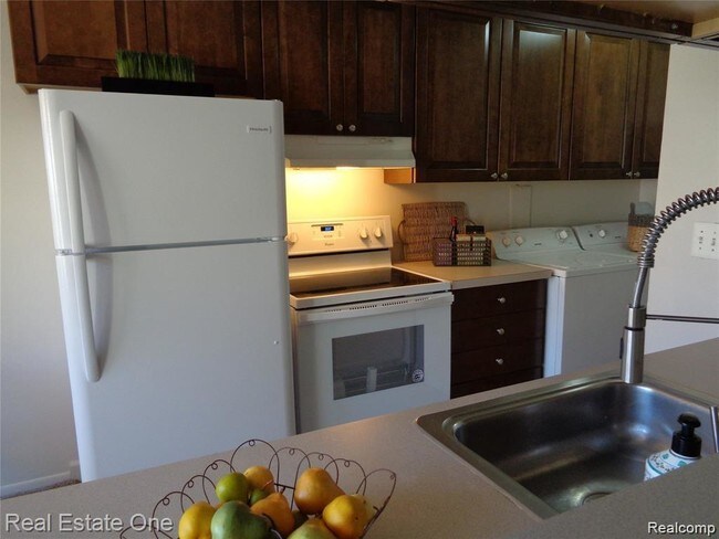 Foto del edificio - 2653 Pineridge Ct
