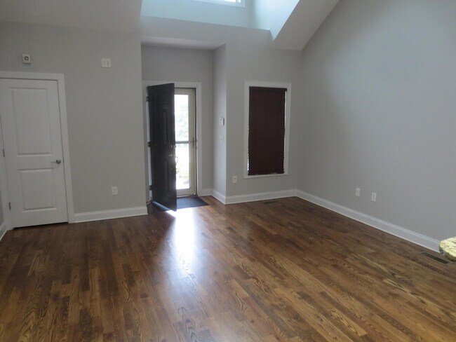 Foto del edificio - 102 Cypress Cir