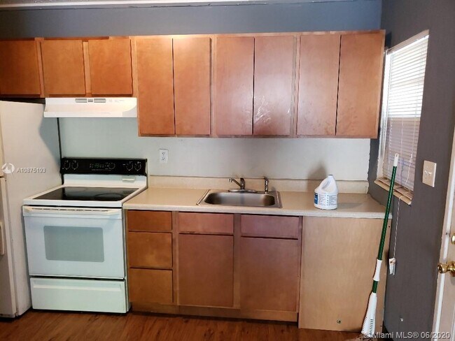 Foto del edificio - 9802 N 11th St