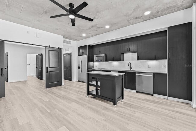 Foto del edificio - 221 Main St N