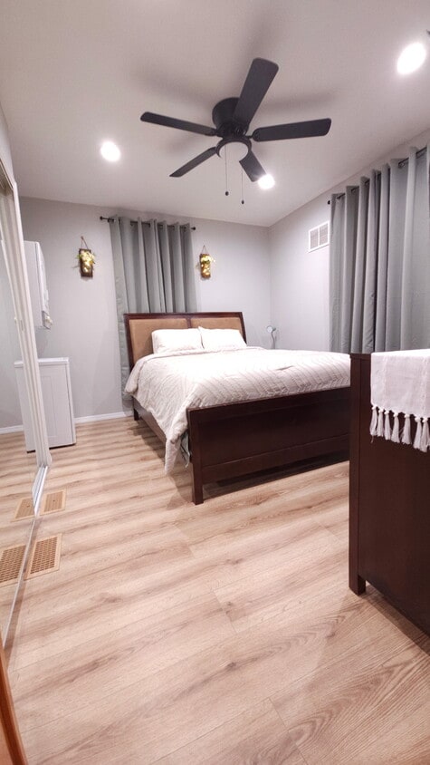 Bedroom with queen sized bed, large closet with mirrored doors, large dresser, and washer/dryer - 510 North St