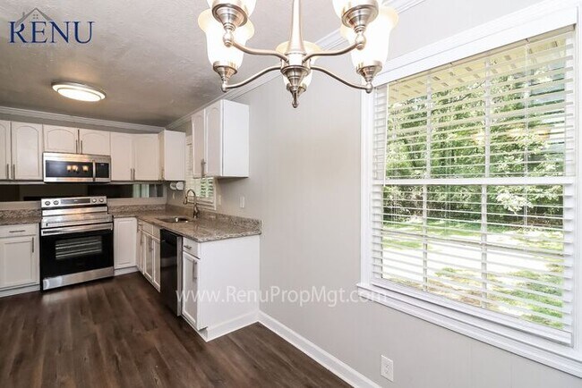 Foto del edificio - Available Now! 3 beds & 2 Baths
