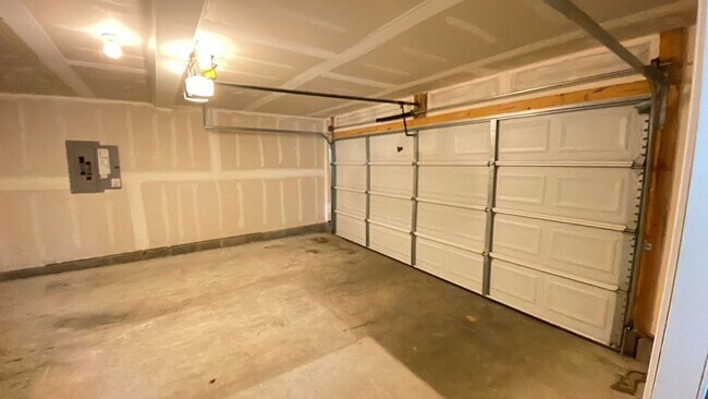 Foto del edificio - 464 West Kemper Rd 4BR/2.5BA (Springdale)