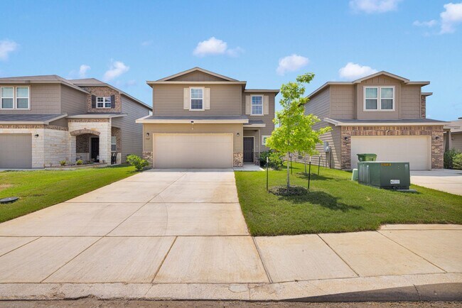 Foto del edificio - Spacious Two-Story Home with Loft and Flex...