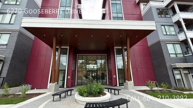 Photo du bâtiment - Brand New Condo At Park & Maven
