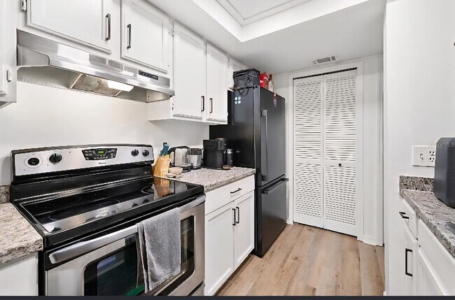 Foto del edificio - 900 SW 62nd Blvd