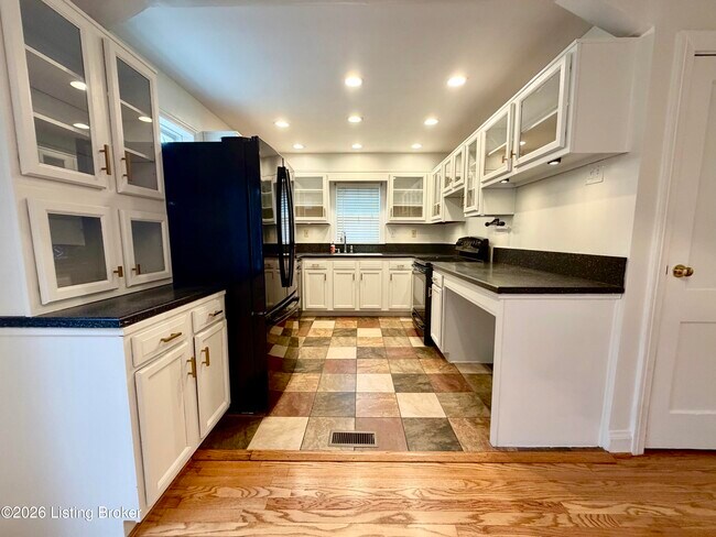 Building Photo - 2219 Woodbourne Ave