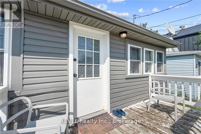 Photo du bâtiment - 3842 Roxborough Ave