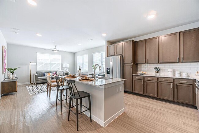 Foto del edificio - 2911 El Dorado Blvd