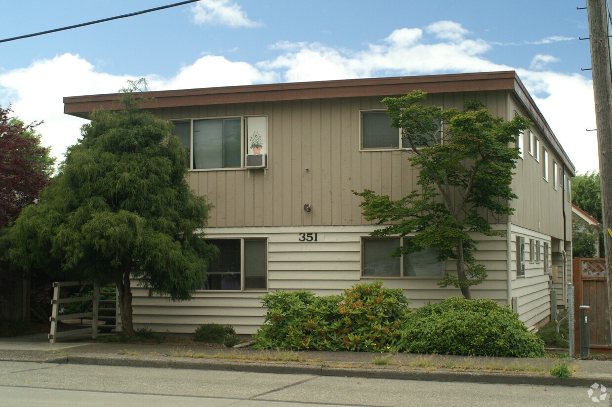 Building Photo - Manuell Apartments