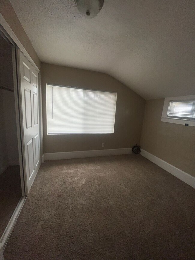 Building Photo - 2934