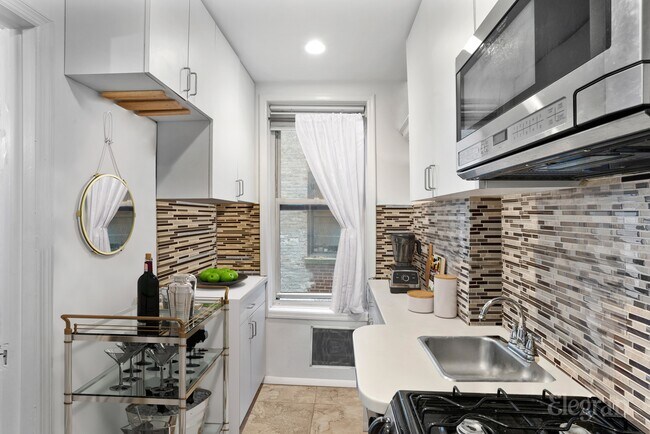 Foto del edificio - 145 W 12th St