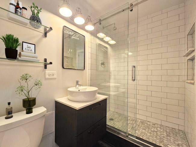 Building Photo - 1350 N Dearborn St