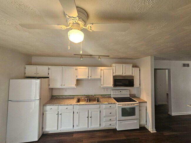 Foto del edificio - 141 Orchard View Ln