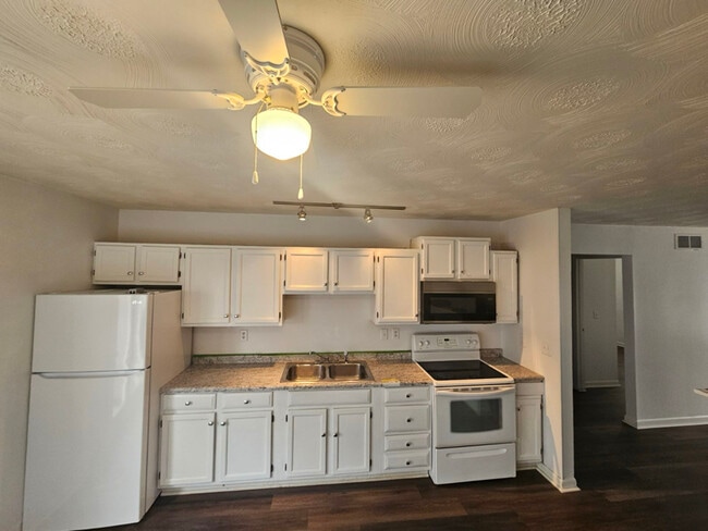 Building Photo - 141 Orchard View Ln