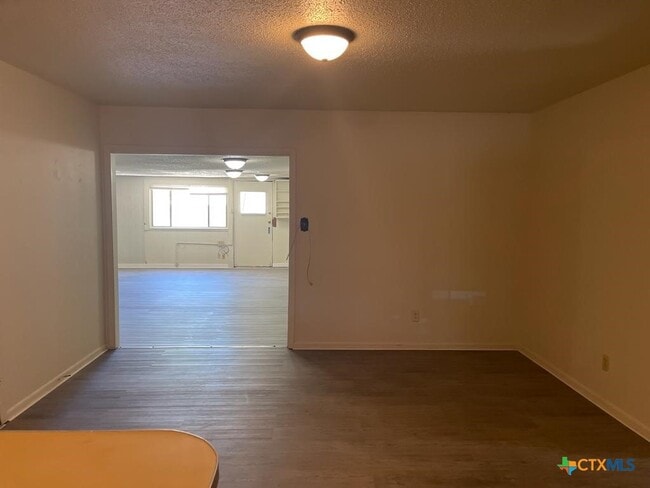 Foto del edificio - 1818 Janis Dr