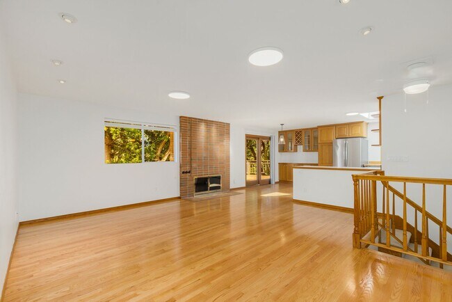 Building Photo - Near Microsoft Main Campus 3 Bedroom 1.75 ...