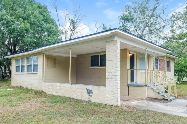 Building Photo - 7244 Rhode Island Dr E