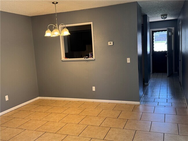 Building Photo - 1114 A Mockingbird Ln