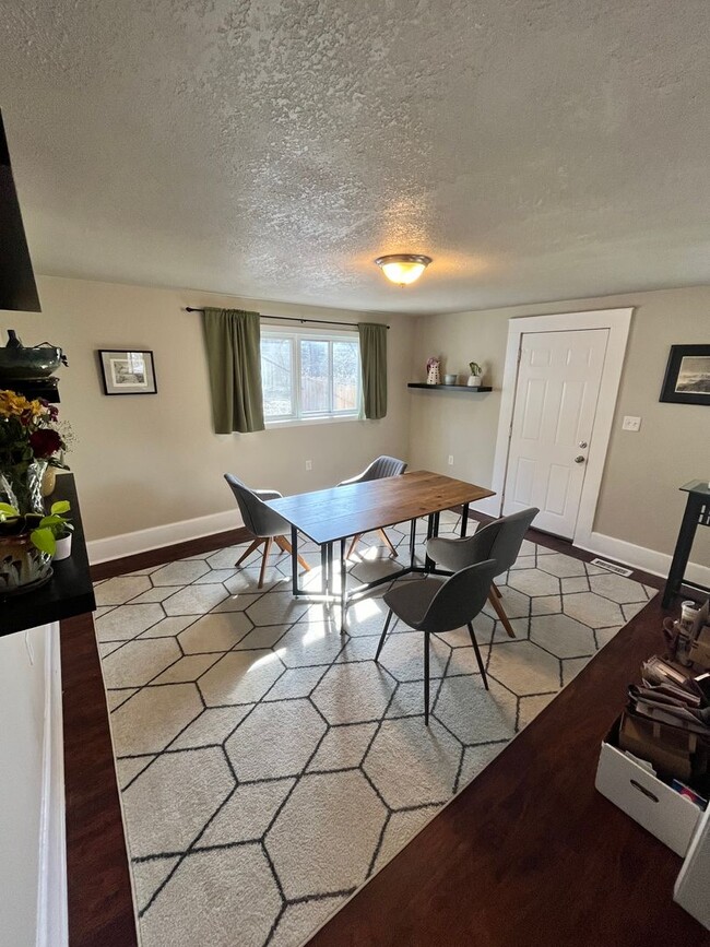 Foto del edificio - Stunning 4 Bed Home West of Drake