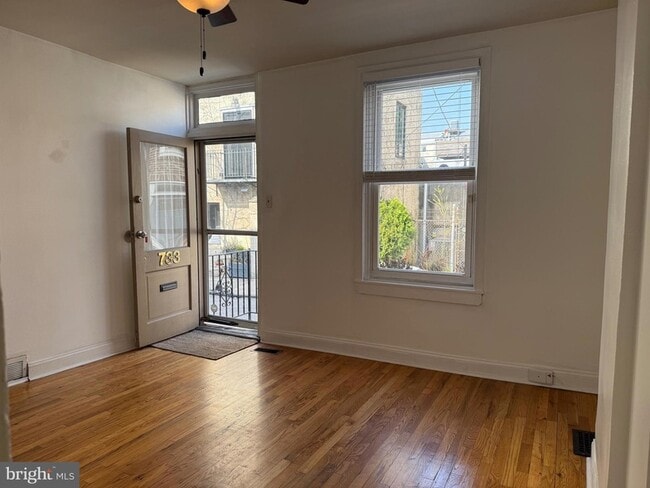 Building Photo - 733 N Bucknell St